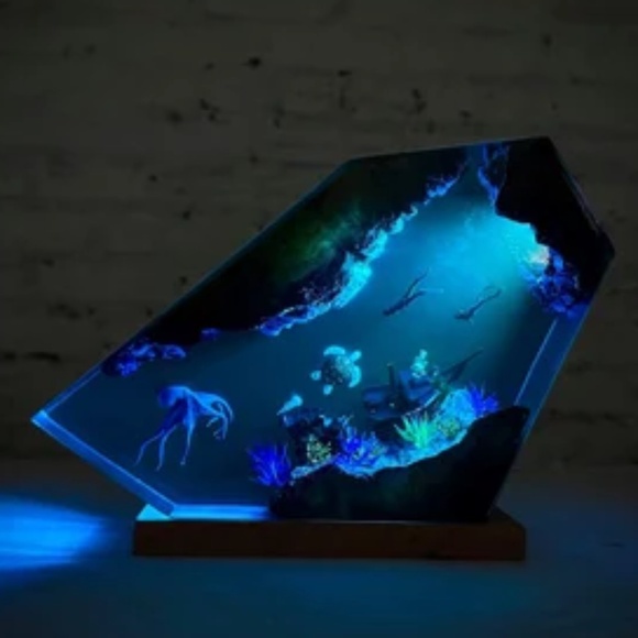 🤿Epoxy resin table lamp mini shipwreck scene with octopus, divers, turtle, fish - Picture 7 of 16
